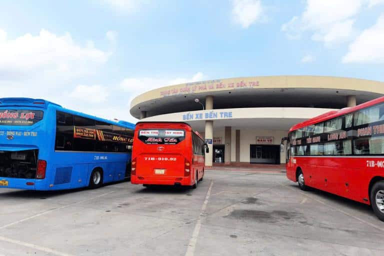 Xe khách tại bến xe Bến Tre