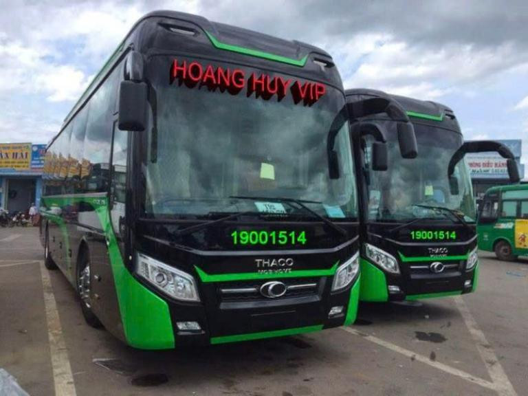 Xe khách tại bến xe Nha Trang
