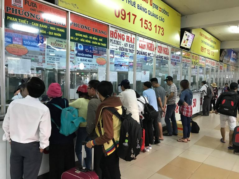 Xe khách tại khu vực Đông Nam Bộ của Bến xe Miền Đông