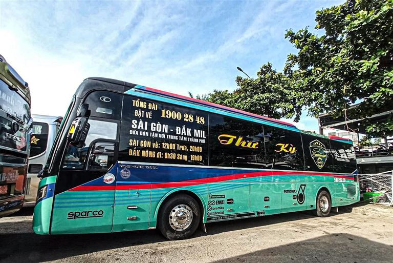 Xe khách Thư Kỳ phục vụ hành khách đi lại giữa Ninh Bình và Phú Thú