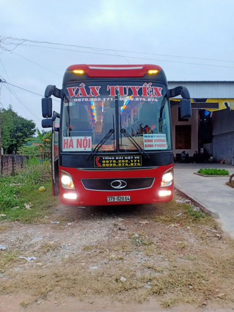 Xe khách Vân Tuyến với đội xe đa dạng, sẵn sàng cho tuyến Sài Gòn Vinh.