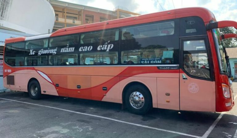 Xe khách Việt Hùng sẵn sàng cho chuyến đi từ Ninh Bình đến Lạng Sơn