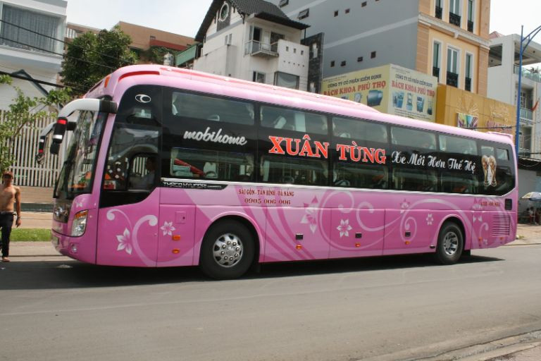 Xe khách Xuân Định với không gian rộng rãi, sẵn sàng phục vụ tuyến Hà Nội Viêng Chăn Lào.