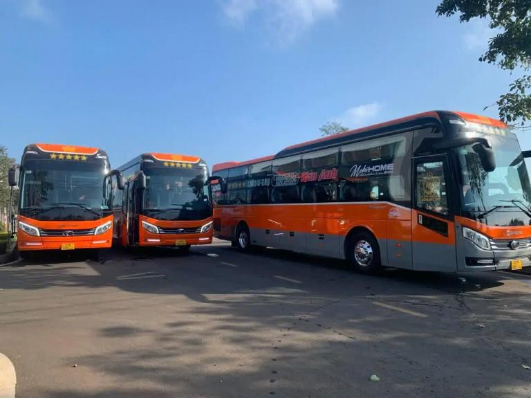 Xe Kim Anh đang xếp hành lý cho khách