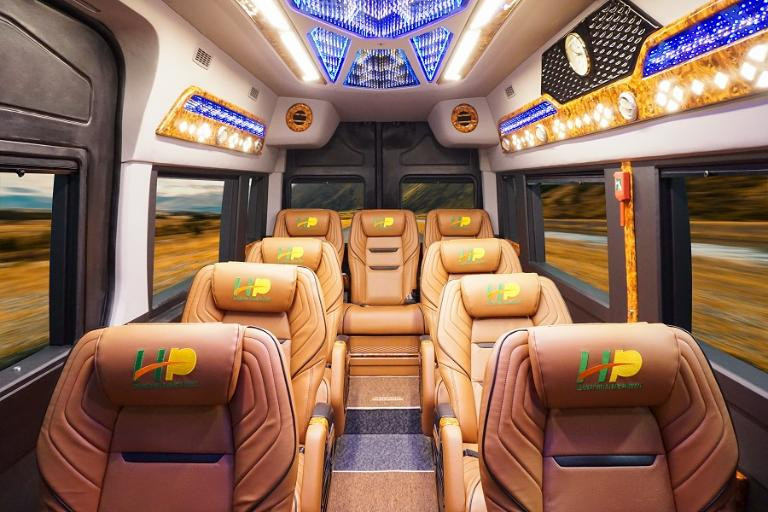 Xe limousine 9-16 chỗ đời 2020-2023, tiện nghi và sang trọng