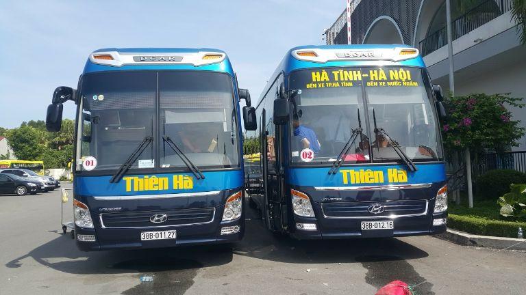 Xe limousine Thiên Hà sang trọng trên các tuyến đường