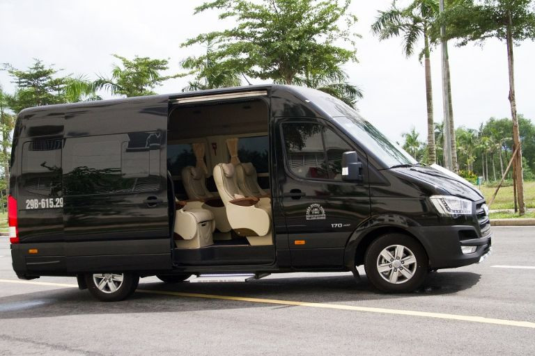 Xe Limousine trên tuyến Hà Nội Thái Nguyên