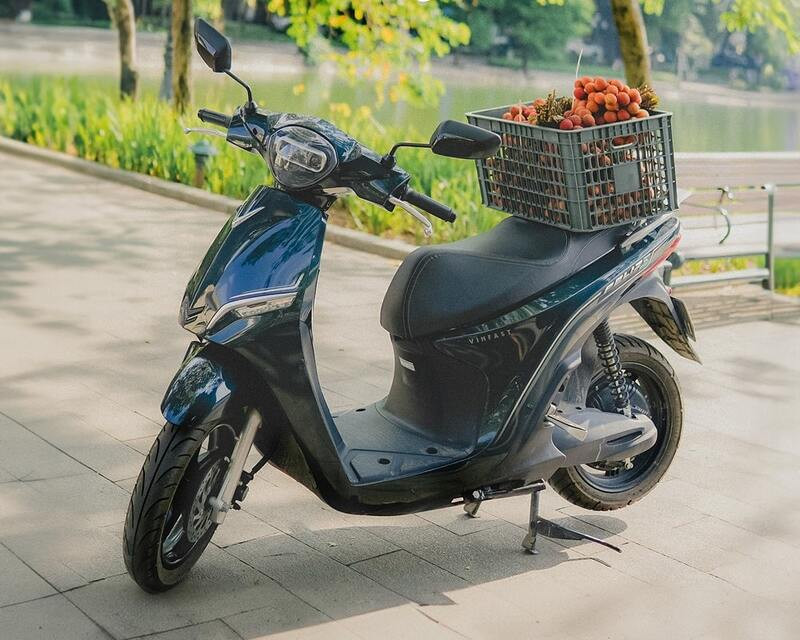 Xe máy điện VinFast Feliz S màu xanh rêu độc đáo cho người mệnh Hỏa