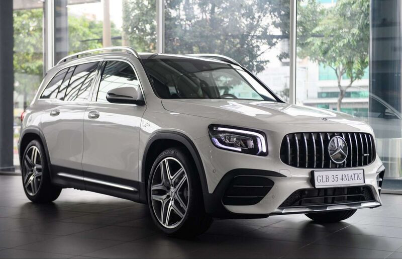 Xe Mercedes-AMG GLB 35 4Matic màu xám, phiên bản hiệu suất cao của GLB