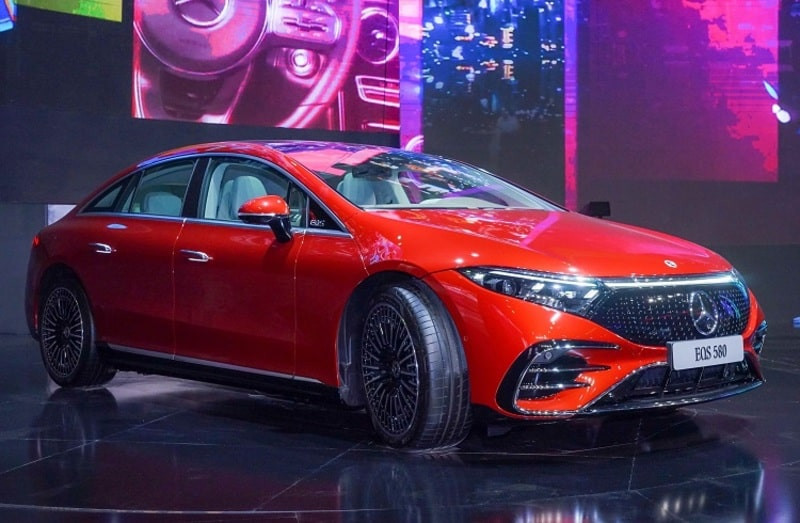 Xe Mercedes-Benz EQS 580 4Matic màu trắng, mẫu sedan điện hạng sang