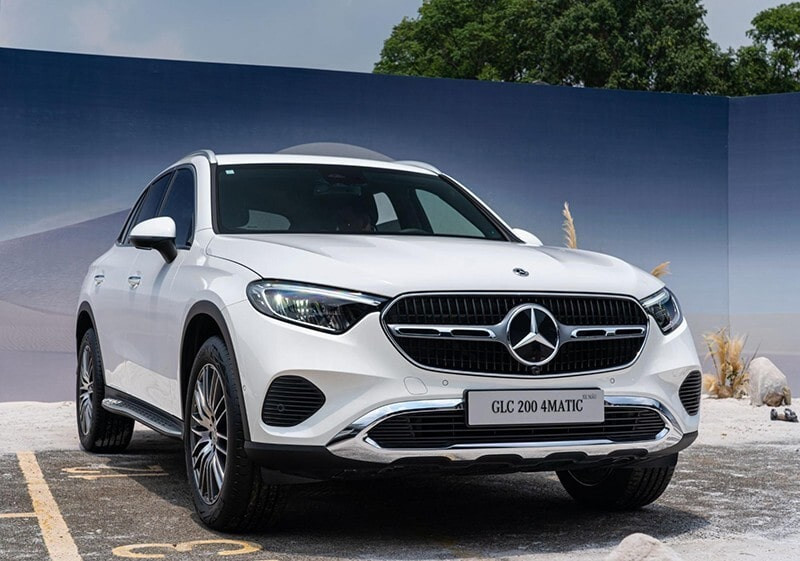 Xe Mercedes-Benz GLC 200 4Matic màu trắng, mẫu SUV dẫn động 4 bánh