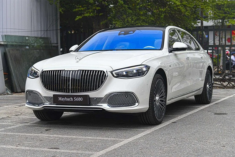 Xe Mercedes-Maybach S680 màu trắng hai tông màu, đỉnh cao của dòng sedan siêu sang