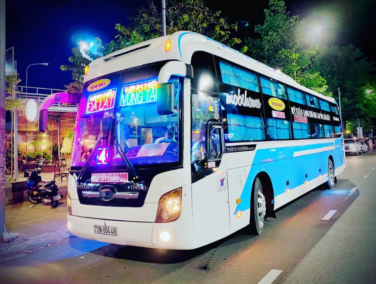 Xe Minh Hiếu phục vụ hành khách trên tuyến xe khách Đà Lạt Vũng Tàu