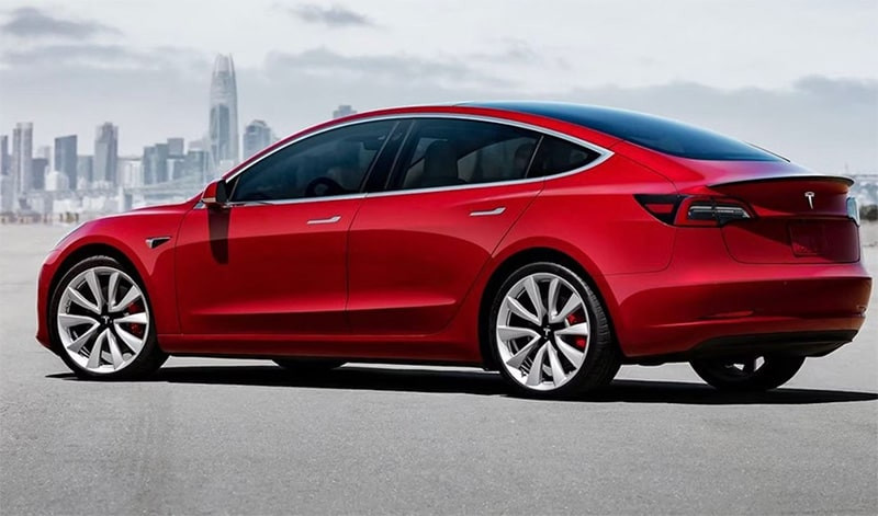 Xe ô tô điện cũ Tesla Model 3 đời 2018 đang sạc