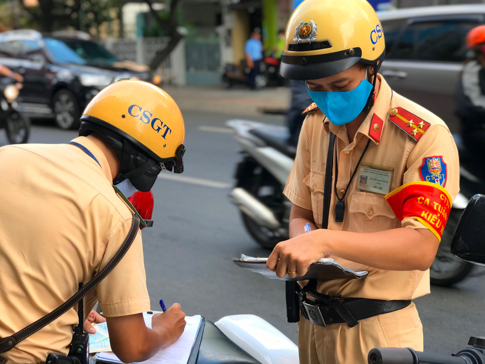 xe ô tô va chạm do không giữ khoảng cách an toàn
