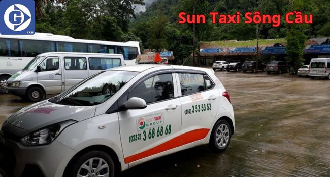 Xe Sun Taxi màu vàng đặc trưng hoạt động ở Sông Cầu Phú Yên