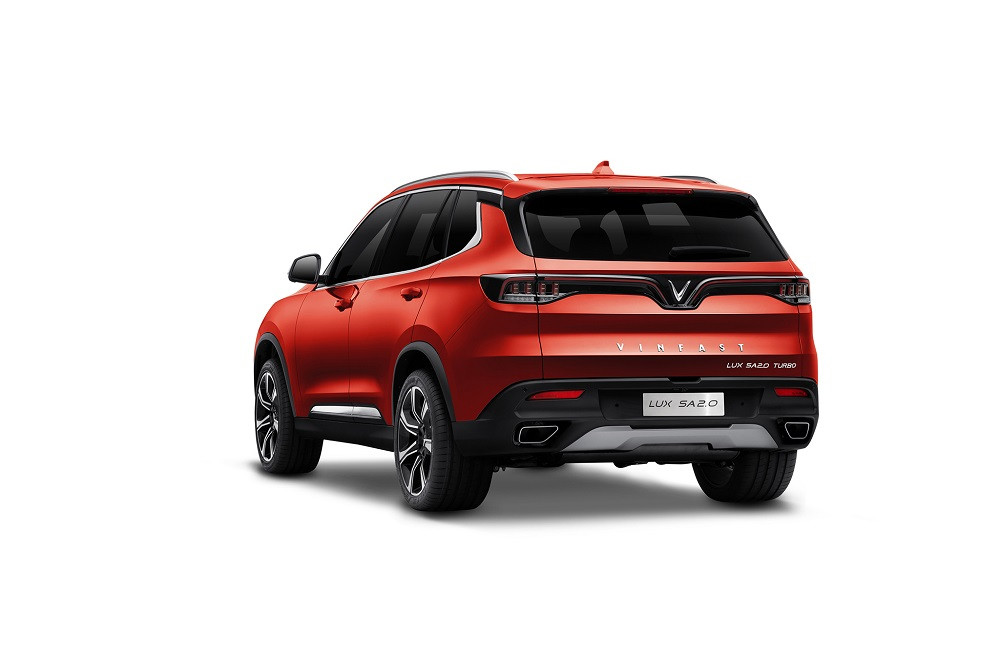 Xe SUV 7 chỗ vượt địa hình khó khăn nhờ gầm cao