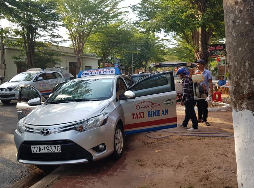 Xe taxi Bình An hoạt động trên đường tại Xuyên Mộc