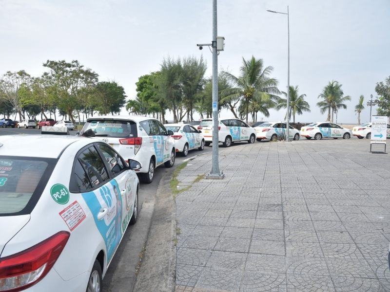 Xe taxi Châu Thành màu trắng đặc trưng, khẳng định vị thế trong dịch vụ taxi giá rẻ Long An