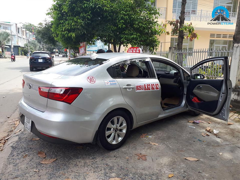 Xe taxi của hãng Thắng Lợi, sẵn sàng phục vụ nhu cầu di chuyển tại Gia Kiệm.