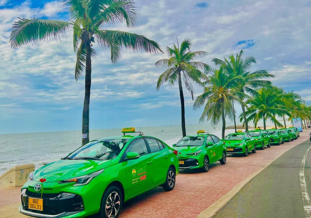 Xe taxi đang hoạt động sôi nổi tại Lagi Bình Thuận