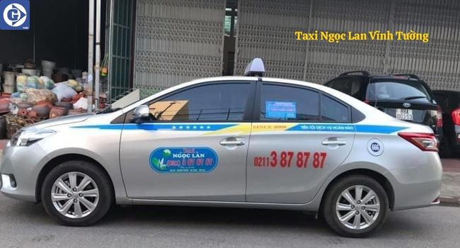 Xe taxi đang hoạt động trên đường phố Vĩnh Tường