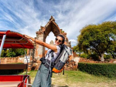 Xe taxi đón khách tại sân bay Cam Ranh, phương tiện quen quen thuộc khi đến Ninh Thuận
