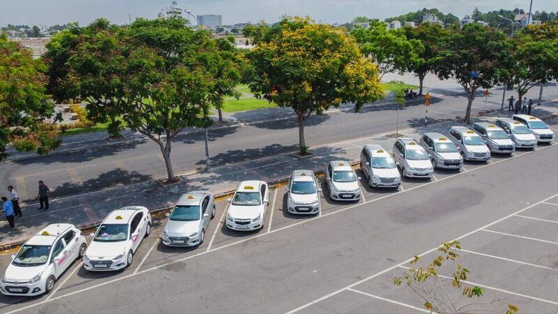 Xe taxi Family Car đậu tại Vũng Tàu sẵn sàng phục vụ khách