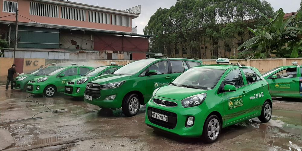 Xe Taxi Mai Linh màu xanh đặc trưng tại Quế Võ Bắc Ninh