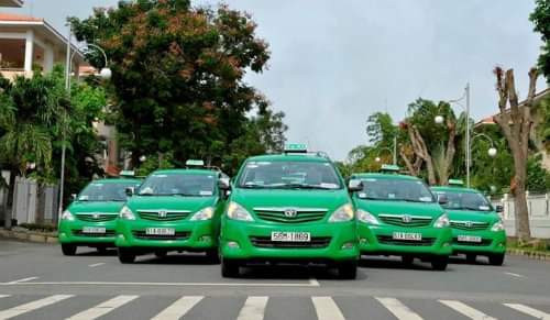 Xe taxi Mai Linh màu xanh hoạt động tại Nghệ An