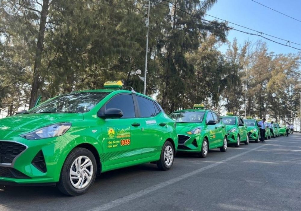 Xe taxi Mai Linh màu xanh lá quen thuộc tại Thủ Dầu Một