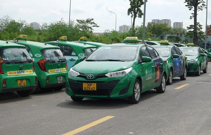 Xe taxi Mai Linh Quy Nhơn màu xanh đặc trưng biểu tượng hãng