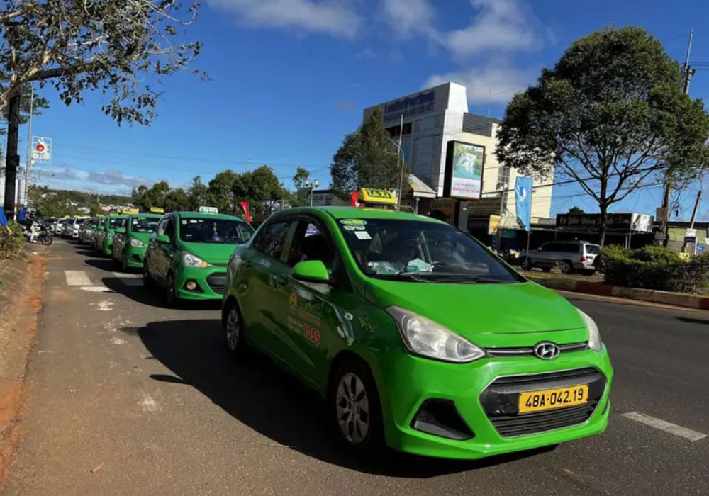 Xe taxi Mai Linh với biển số Đắk Nông