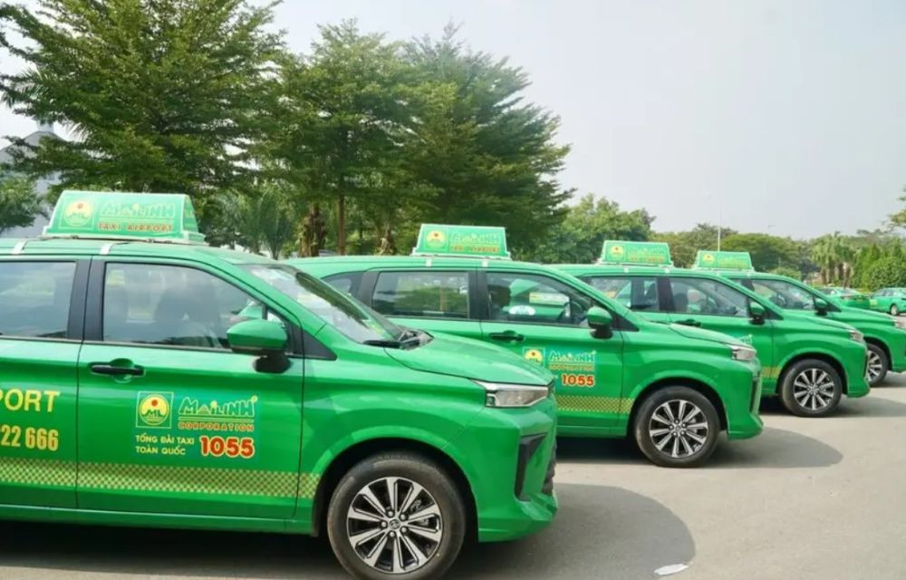 Xe taxi Mai Linh với màu xanh lá cây đặc trưng