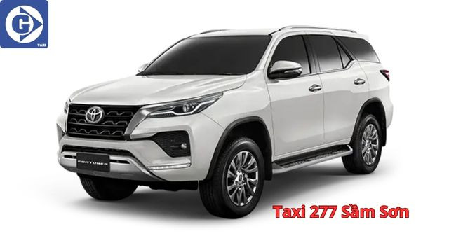 Xe taxi màu trắng của hãng 277 đang chờ khách tại một địa điểm công cộng ở Sầm Sơn