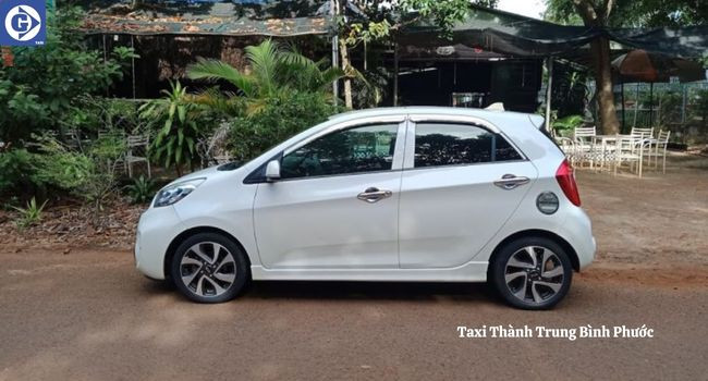 Xe taxi màu trắng của Thành Trung
