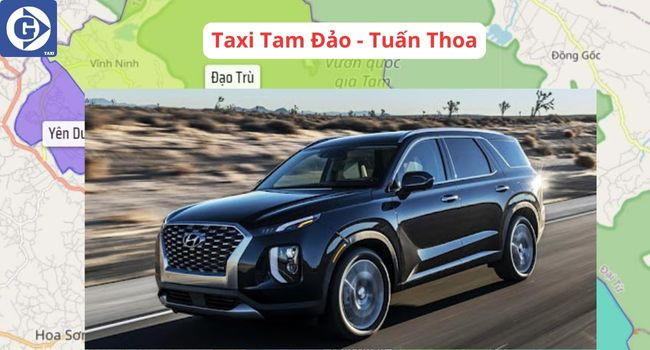 Xe taxi màu trắng đỗ bên đường tại khu vực cảnh quan Tam Đảo