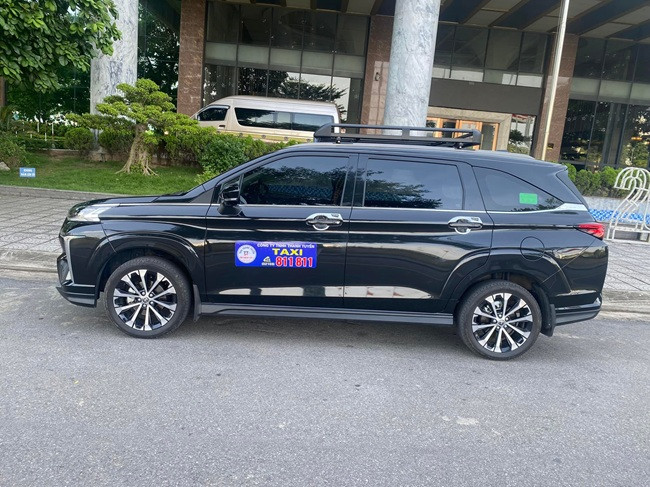 Xe taxi màu xanh lá của hãng Thanh Tuyền, một lựa chọn số taxi Phú Thọ đáng tin cậy