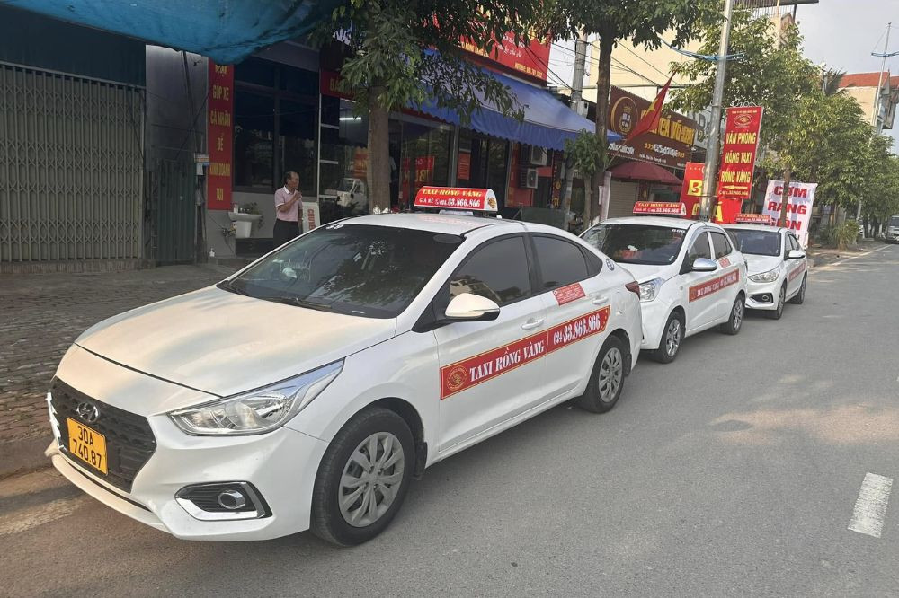 Xe Taxi Rồng Vàng 4 chỗ hiện đại phục vụ tại Chương Mỹ