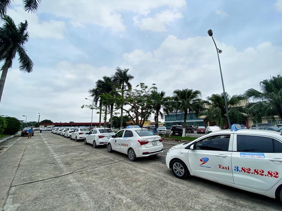 Xe taxi sẵn sàng phục vụ khách hàng tại Cư Jút Đắk Nông