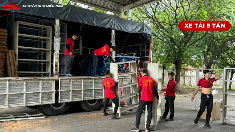 Xe taxi tải chuyển nhà trọng tải lớn từ 2.5 đến 5 tấn