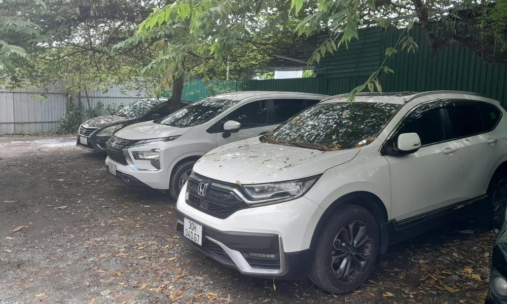 Xe taxi Thanh Hà màu trắng với logo đặc trưng ở khu vực Hải Dương