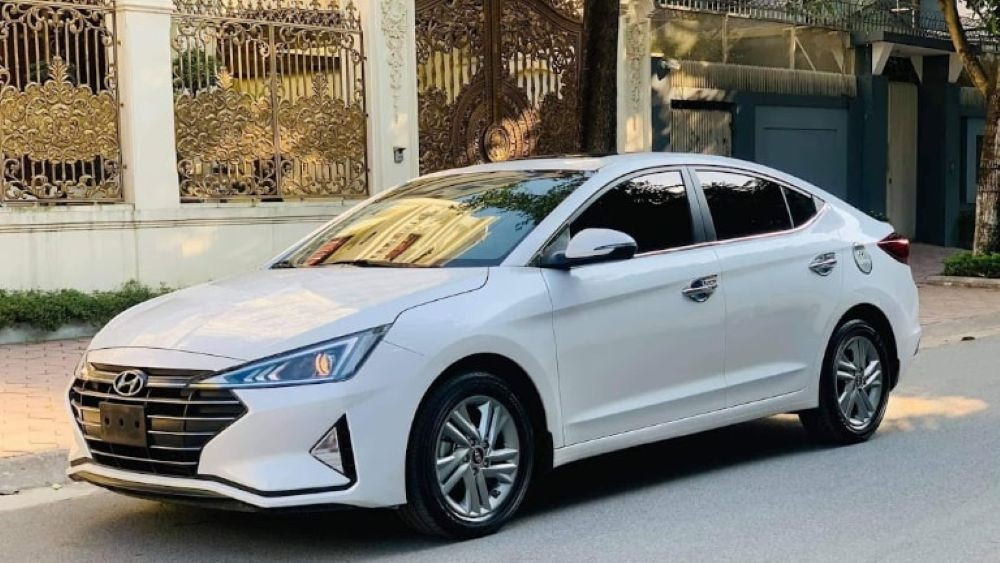 Xe taxi Thiên Đức với logo màu đỏ nổi bật