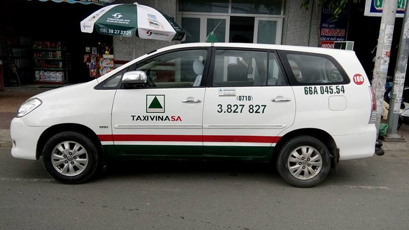 Xe taxi Vinasa Cần Thơ màu trắng