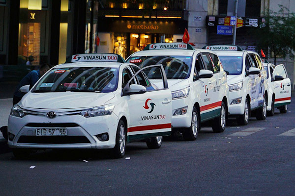 Xe taxi Vinasun màu trắng, một lựa chọn phổ biến khác tại Biên Hòa Đồng Nai