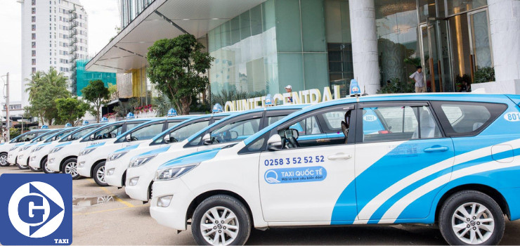 Xe taxi Vinasun Ninh Thuận đang di chuyển trên đường phố Phan Rang