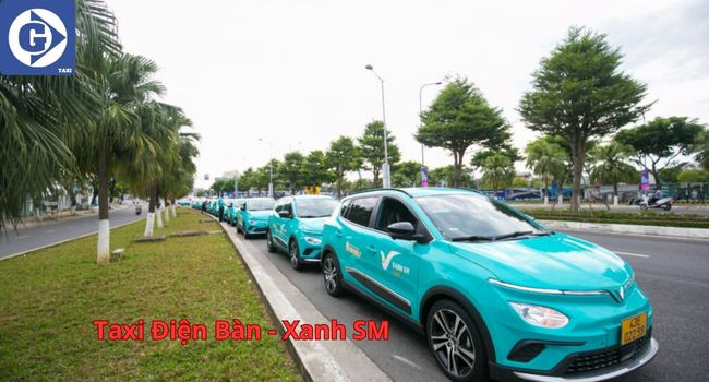 Xe Taxi Xanh SM màu xanh lá cây đỗ trên đường ở Điện Bàn