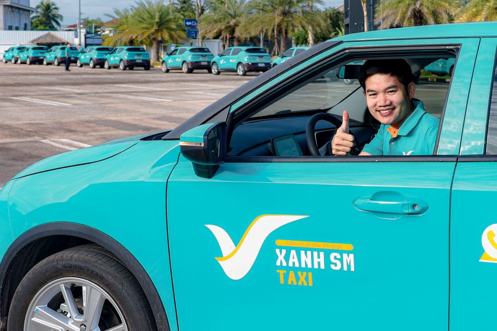 Xe taxi Xanh SM thuần điện hiện đại tại Gò Dầu Tây Ninh