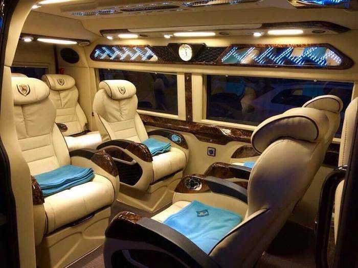 Không gian sang trọng trong xe Limousine 24 chỗ Thanh Thủy