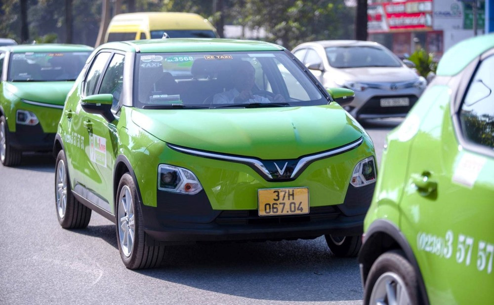 Xe Vinfast màu xanh lá của MaiLove tại Nghệ An